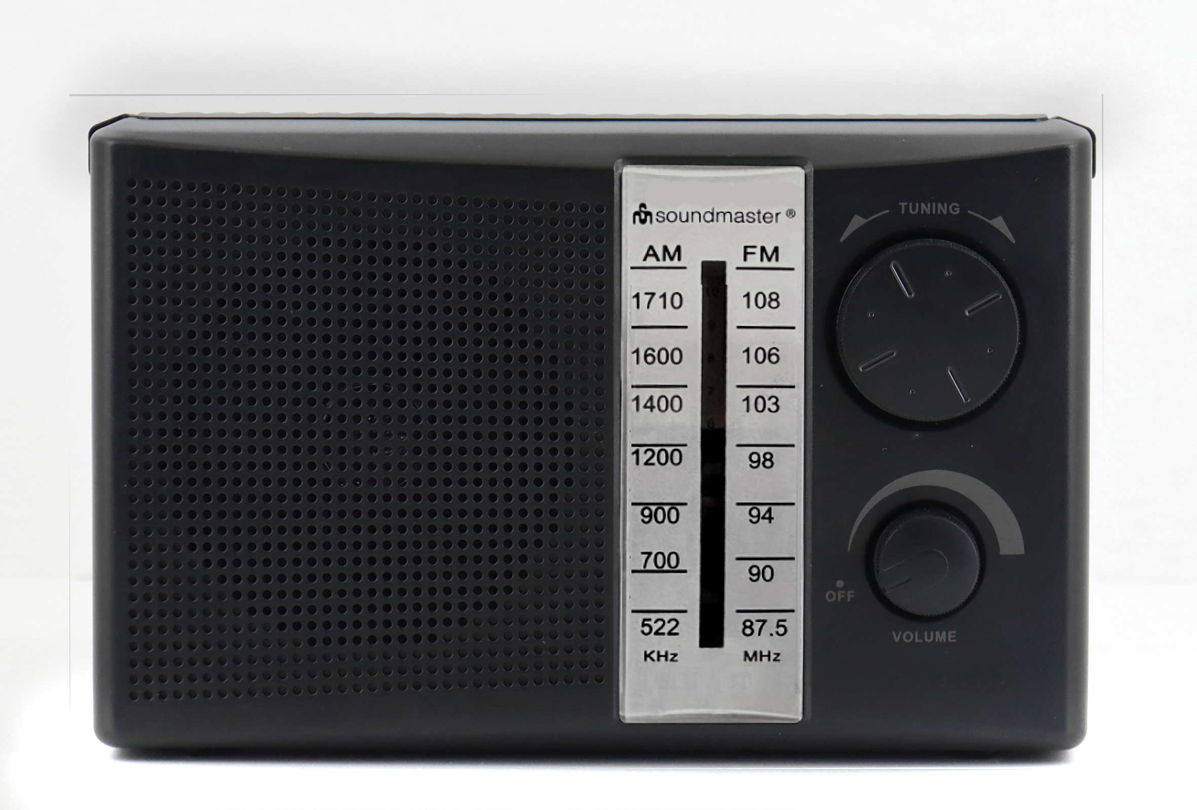 FM/AM portable radio for AC/DC operation