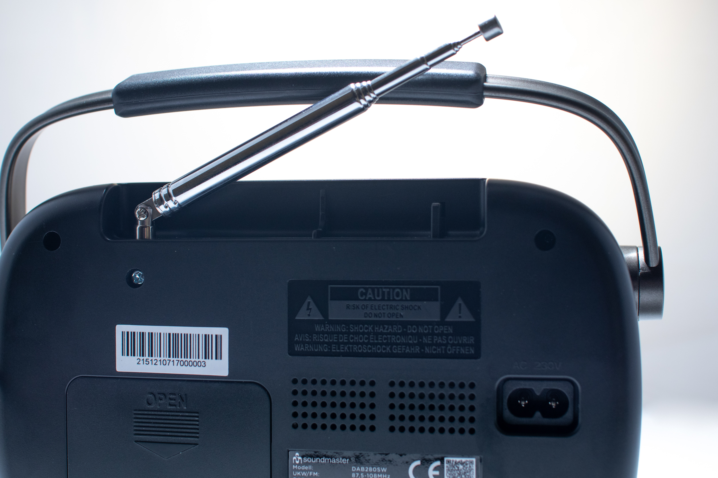 DAB+/FM-RDS radio with preset buttons
