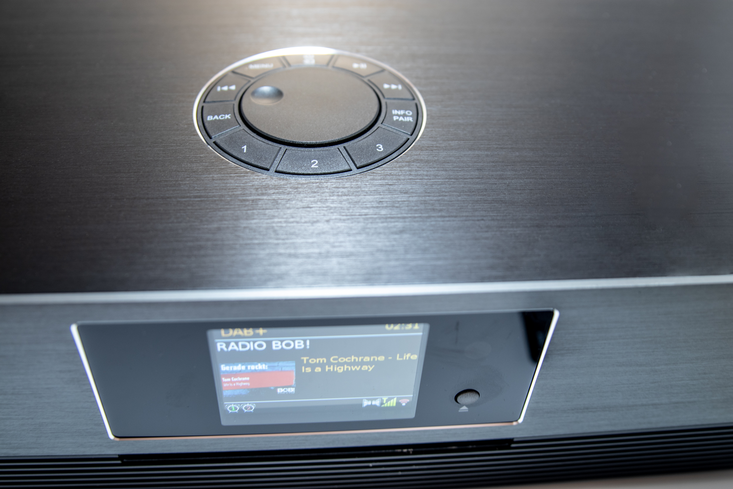 Stereo music centre with WLAN-internet/DAB+/FM-radio, CD/MP3, USB, Bluetooth®, APP control