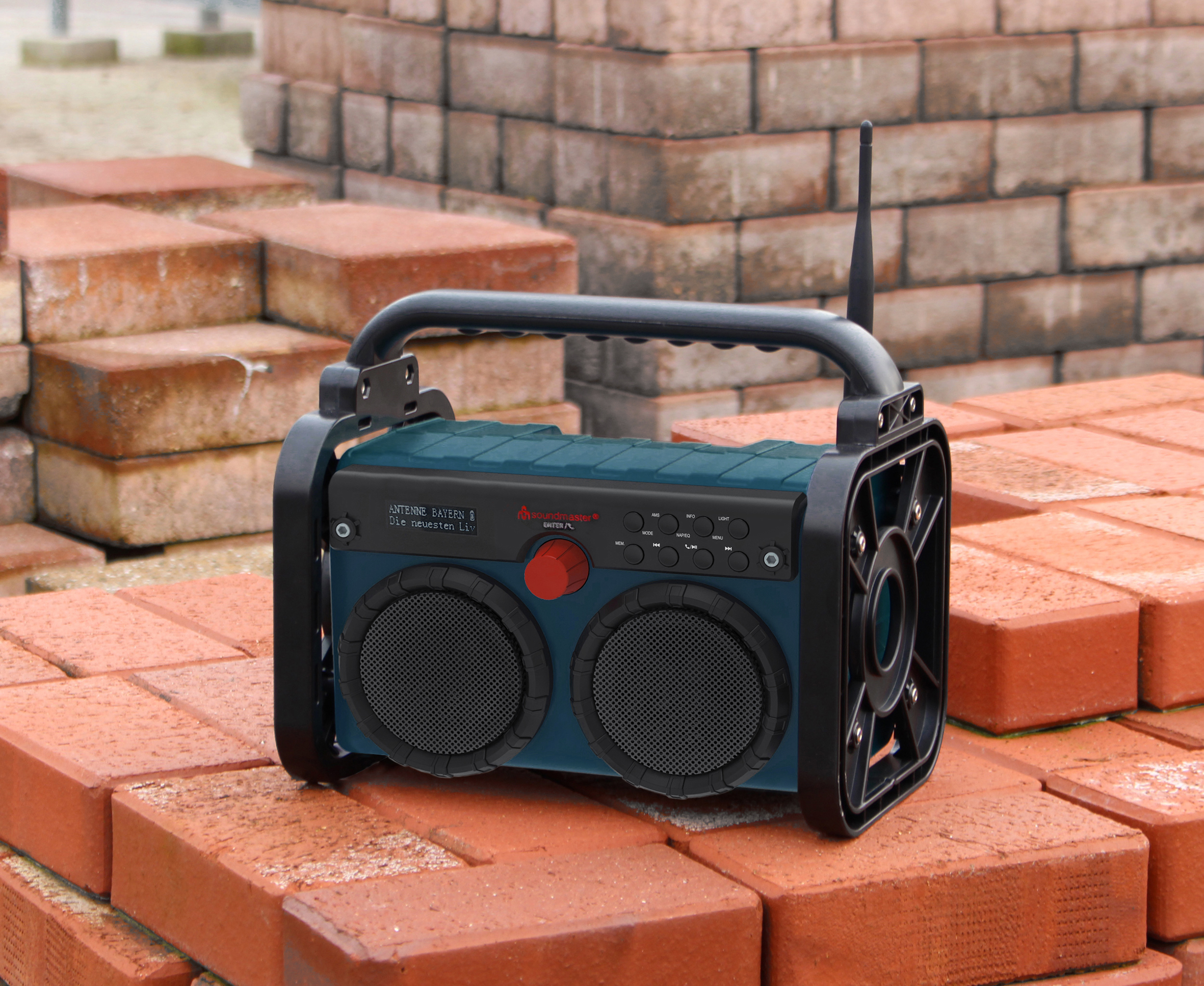 Stereo DAB+/UKW Baustellen-/Gartenradio mit Bluetooth®, LED-Arbeitsleuchte & Li-Ion Akku