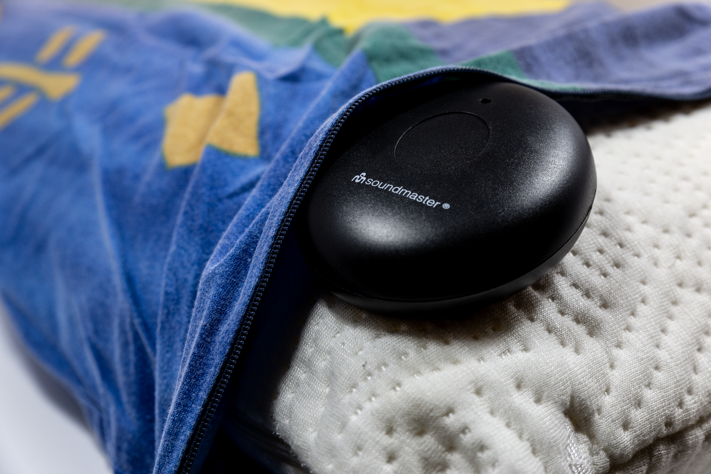 FM clock radio for aurally handicapped people with wireless wake-up vibrating pad