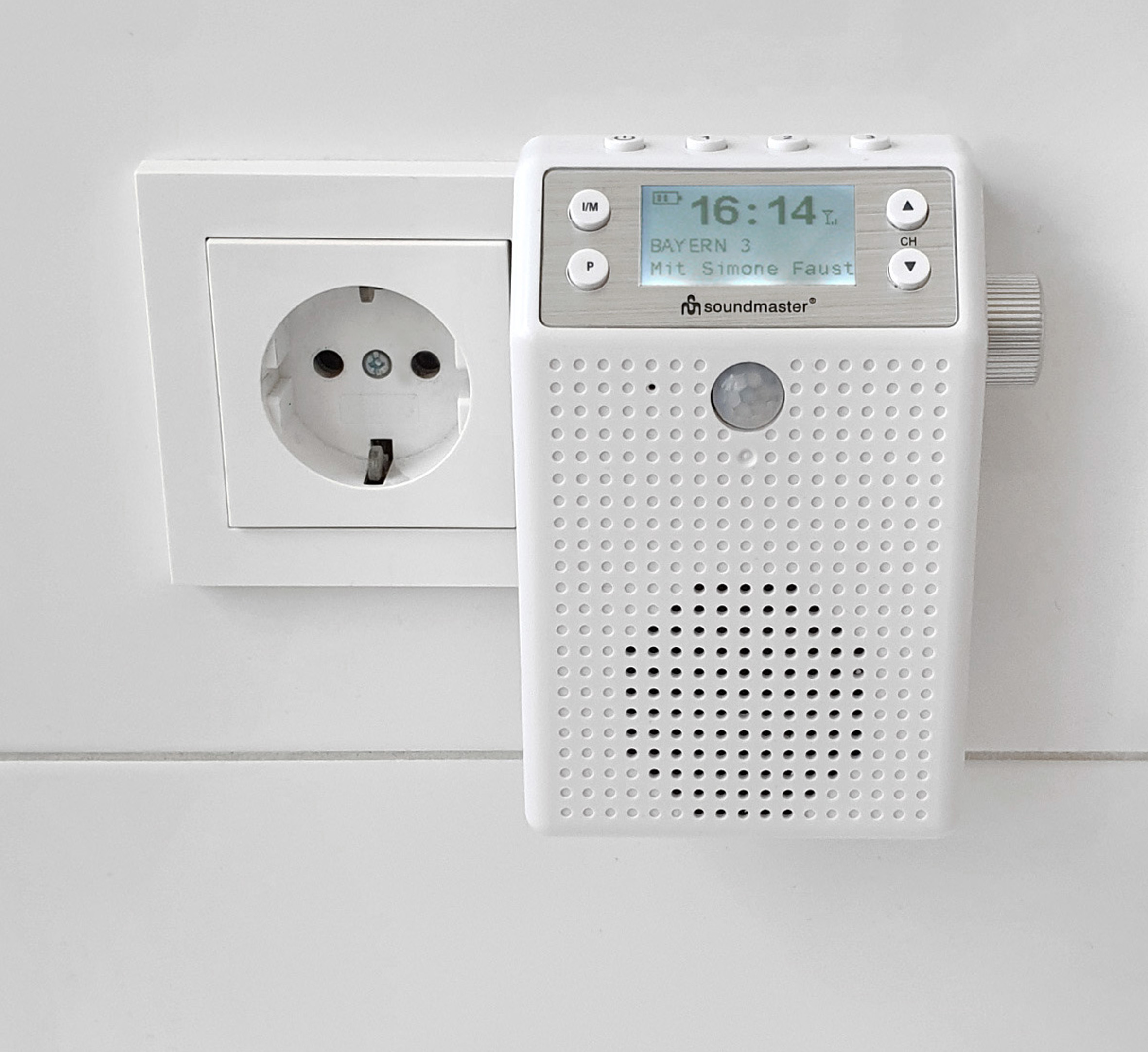 DAB+/FM-wall socket radio with motion detector & Li-Ion rechargeable battery