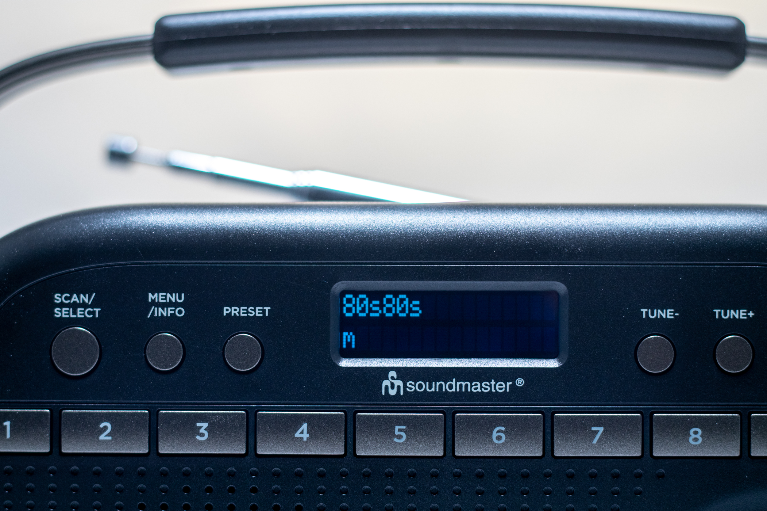 DAB+/FM-RDS radio with preset buttons