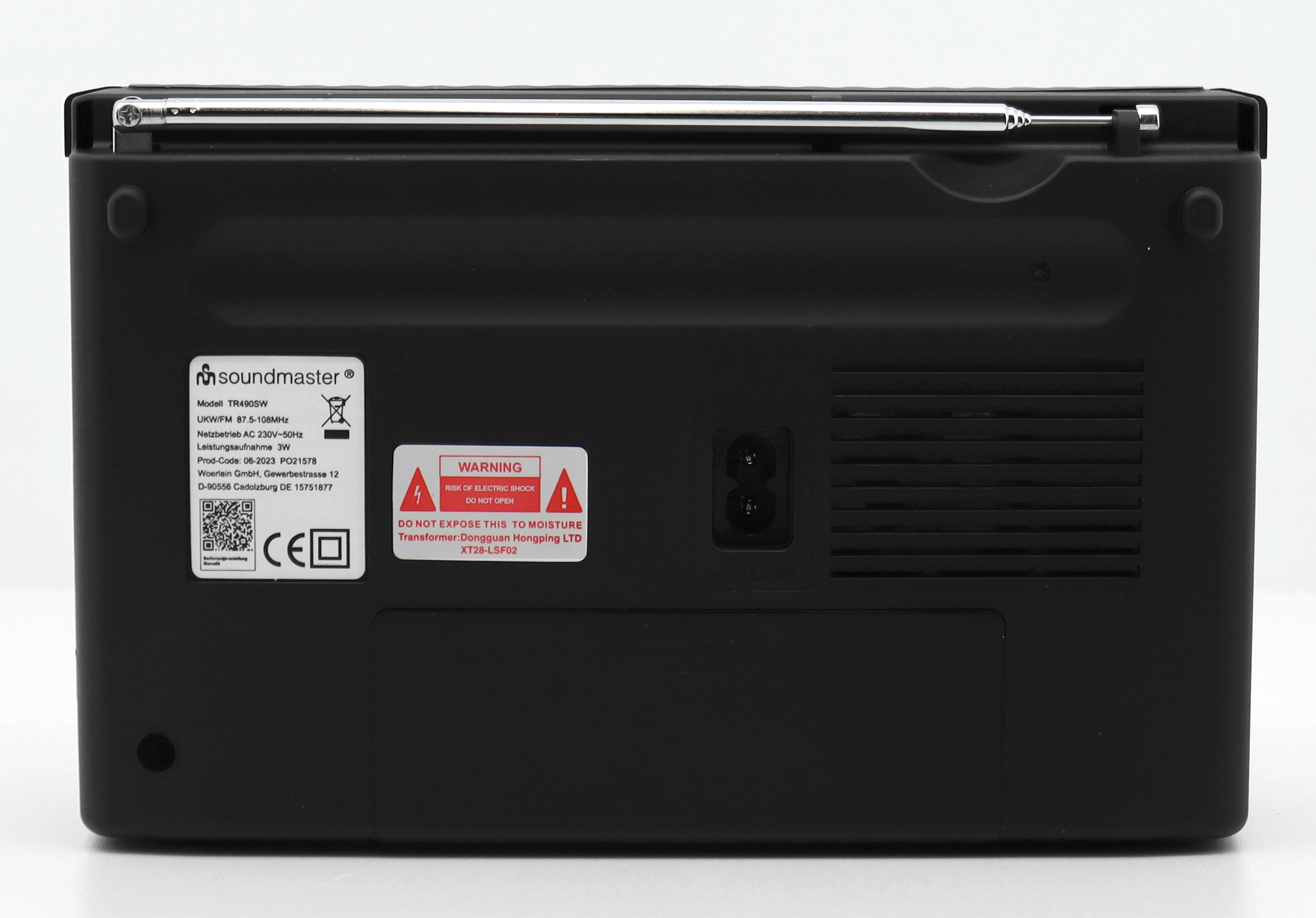 FM/AM portable radio for AC/DC operation