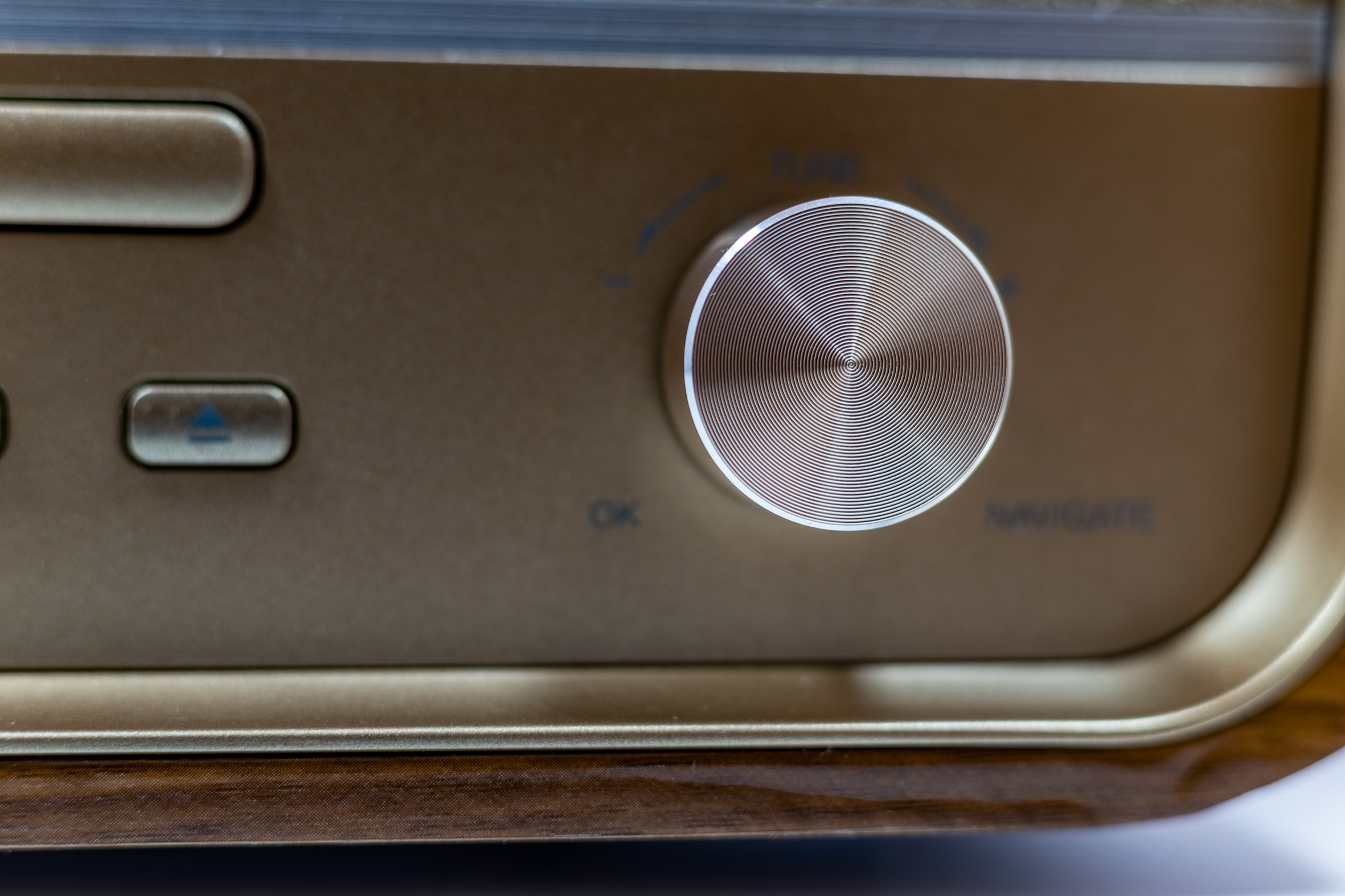 Stereo Music Centre with DAB+/FM, CD/MP3, USB, Bluetooth®, color display