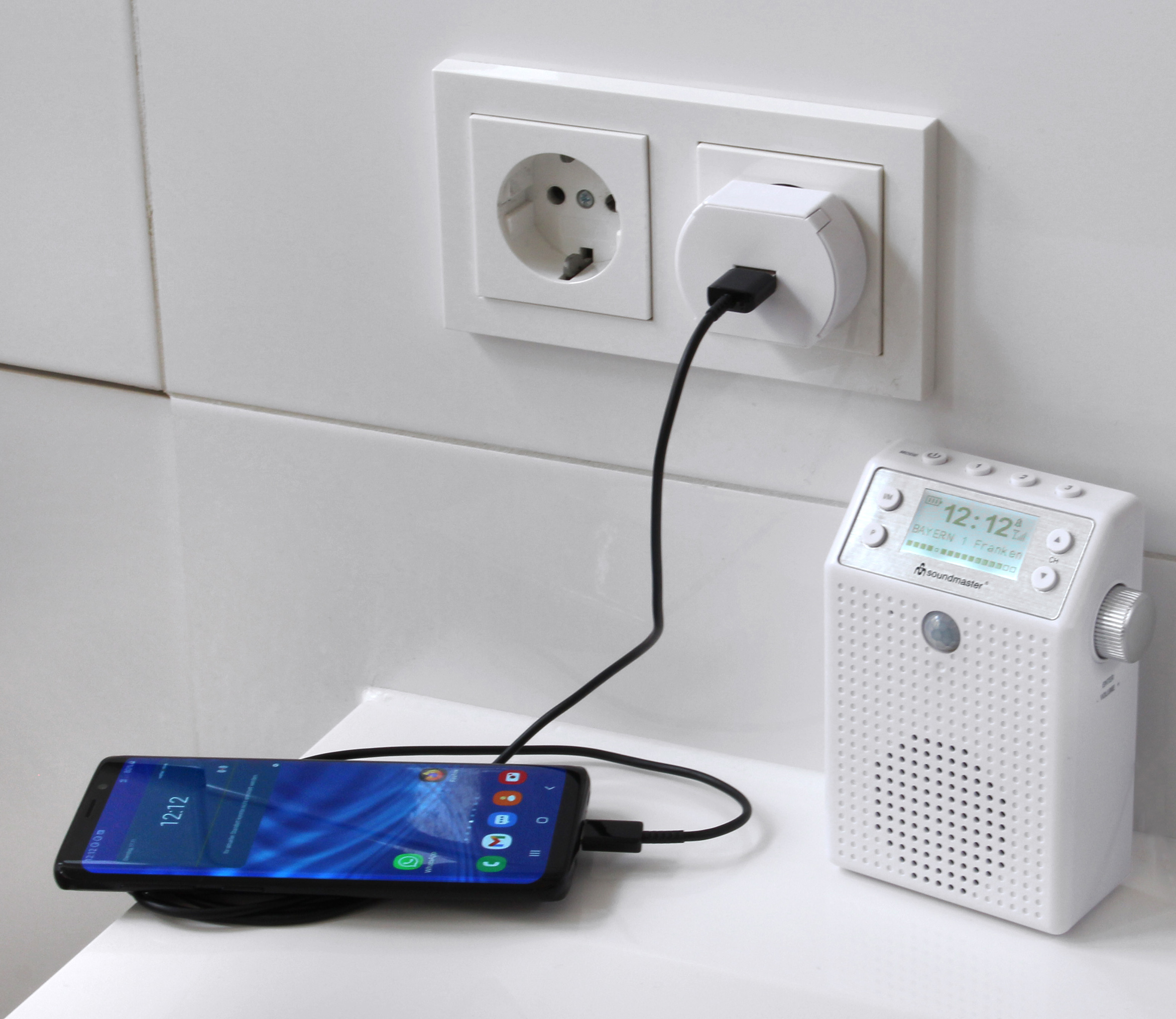 DAB+/FM-wall socket radio with motion detector & Li-Ion rechargeable battery DAB+/FM-wall socket radio with motion detector & Li-Ion rechargeable battery