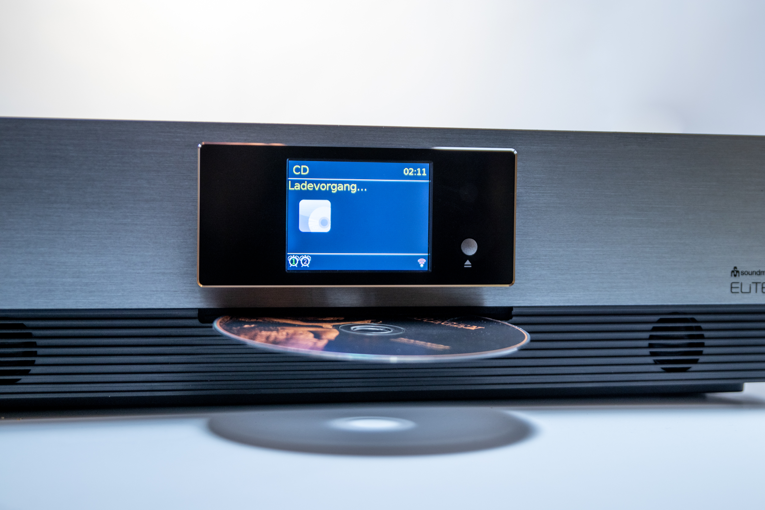 Stereo music centre with WLAN-internet/DAB+/FM-radio, CD/MP3, USB, Bluetooth®, APP control